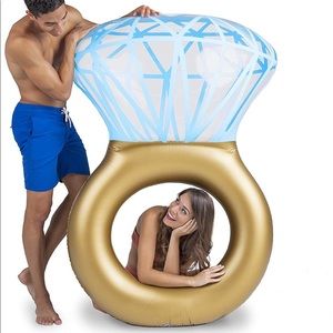 Big Mouth Diamond Ring Float